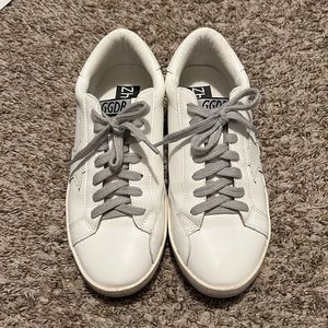 Like New White Star Sneakers size 39 (fits like 7.5/8)